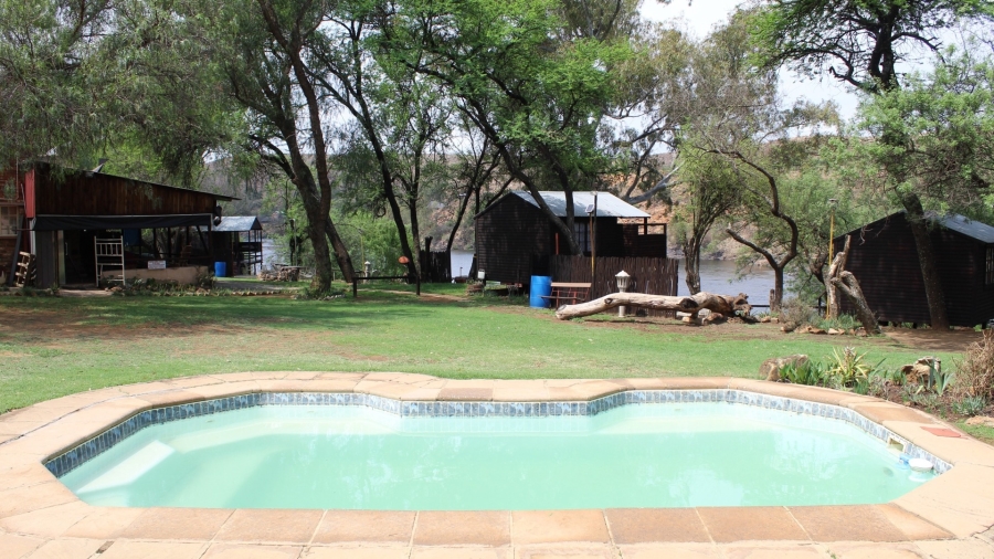 2 Bedroom Property for Sale in Lindequesdrif North West